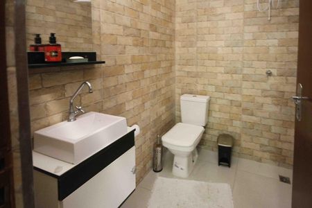 Casa à venda com 230m², 2 quartos e 3 vagasEspaço Gourmet - Banheiro