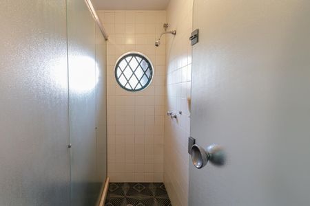 Casa à venda com 450m², 4 quartos e 5 vagasBanheiro Suíte 2