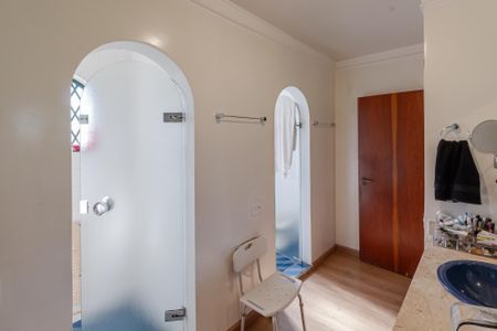 Casa à venda com 450m², 4 quartos e 5 vagasBanheiro Suíte 3