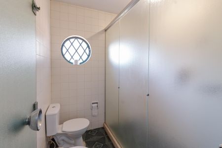 Casa à venda com 450m², 4 quartos e 5 vagasBanheiro Suíte 2