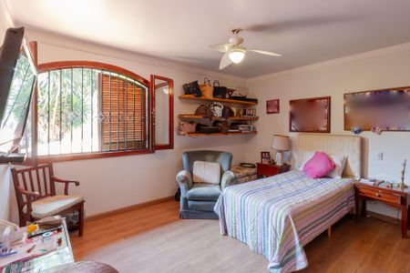 Casa à venda com 450m², 4 quartos e 5 vagasSuíte 2