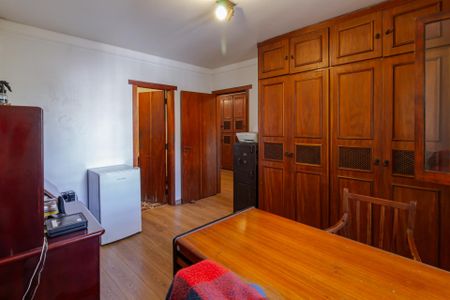 Casa à venda com 450m², 4 quartos e 5 vagasSuíte 1