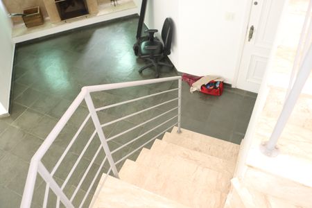 Casa de condomínio para alugar com 188m², 3 quartos e 3 vagasEscada