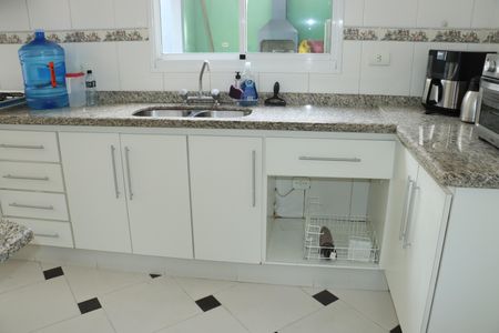 Casa de condomínio para alugar com 188m², 3 quartos e 3 vagasCozinha