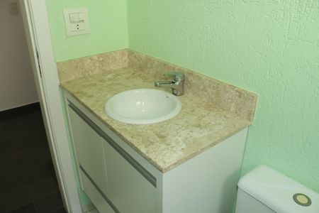 Casa de condomínio para alugar com 188m², 3 quartos e 3 vagasBanheiro 2