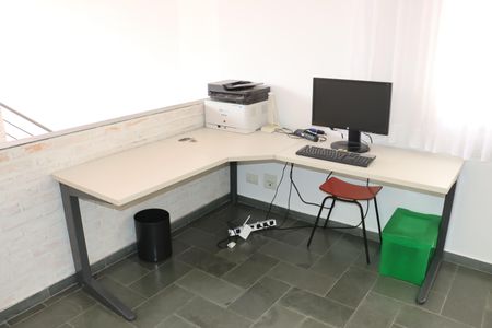 Casa de condomínio para alugar com 188m², 3 quartos e 3 vagasEscritório