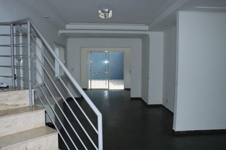 Casa de condomínio para alugar com 188m², 3 quartos e 3 vagasSala