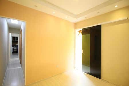 Casa de condomínio à venda com 74m², 2 quartos e 2 vagasSala