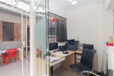 Casa à venda com 180m², 2 quartos e sem vagaEscritório