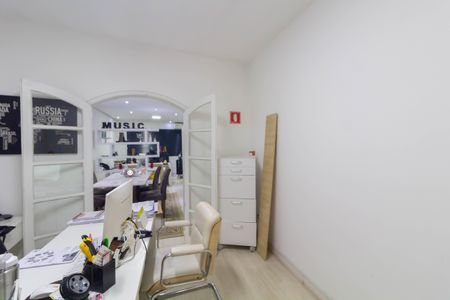Casa à venda com 180m², 2 quartos e sem vagaEscritório
