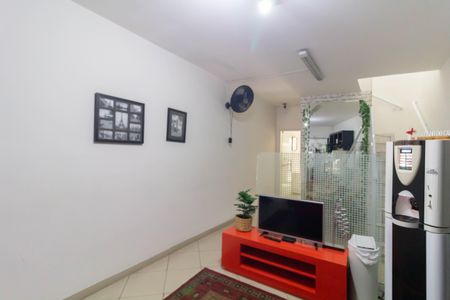 Sala de casa à venda com 2 quartos, 180m² em Vila Carmosina, São Paulo