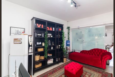 Sala de casa à venda com 2 quartos, 180m² em Vila Carmosina, São Paulo