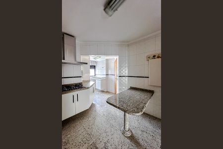 Apartamento para alugar com 138m², 3 quartos e 2 vagas Apartamento para alugar com 138m², 3 quartos e 2 vagasCozinha