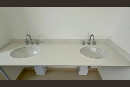 Apartamento à venda com 195m², 4 quartos e 3 vagasBanheiro da Suíte 1