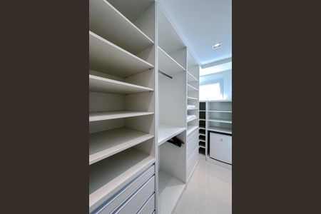 Casa para alugar com 250m², 3 quartos e 2 vagas Casa para alugar com 250m², 3 quartos e 2 vagasSuíte