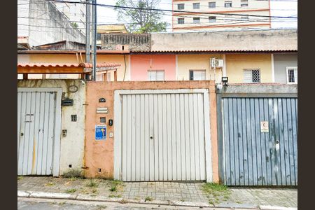 Casa à venda com 75m², 2 quartos e 2 vagasFachada