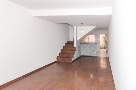 Casa à venda com 75m², 2 quartos e 2 vagasSala