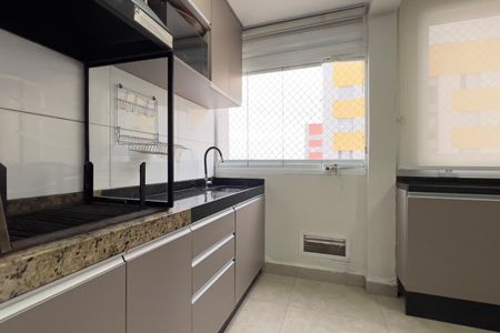 Apartamento à venda com 58m², 2 quartos e 1 vaga Apartamento à venda com 58m², 2 quartos e 1 vagaCozinha e Área de Serviço