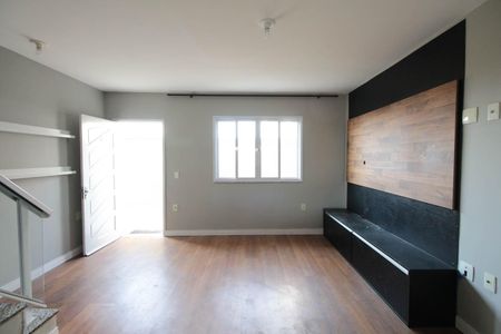 Casa de condomínio para alugar com 110m², 3 quartos e 2 vagasSala