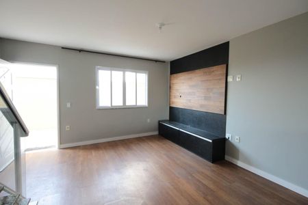 Casa de condomínio para alugar com 110m², 3 quartos e 2 vagasSala