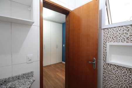 Casa de condomínio para alugar com 110m², 3 quartos e 2 vagasBanheiro da Suíte 2