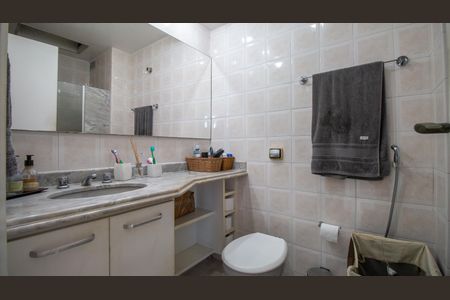 Apartamento à venda com 74m², 2 quartos e 3 vagasBanheiro