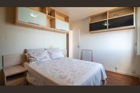Apartamento à venda com 74m², 2 quartos e 3 vagasQuarto 2