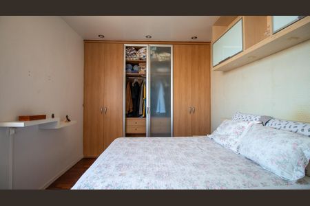 Apartamento à venda com 74m², 2 quartos e 3 vagasQuarto 2