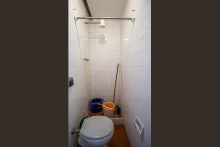 Apartamento à venda com 74m², 2 quartos e 3 vagasBanheiro de Serviço