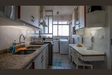 Apartamento à venda com 74m², 2 quartos e 3 vagasCozinha