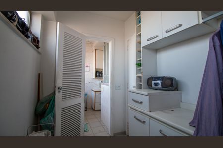 Apartamento à venda com 74m², 2 quartos e 3 vagasQuarto de Serviço