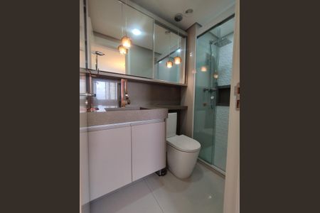Apartamento à venda com 55m², 2 quartos e 2 vagas Apartamento à venda com 55m², 2 quartos e 2 vagasBanheiro da Suíte