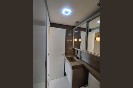 Apartamento à venda com 55m², 2 quartos e 2 vagas Apartamento à venda com 55m², 2 quartos e 2 vagasBanheiro da Suíte