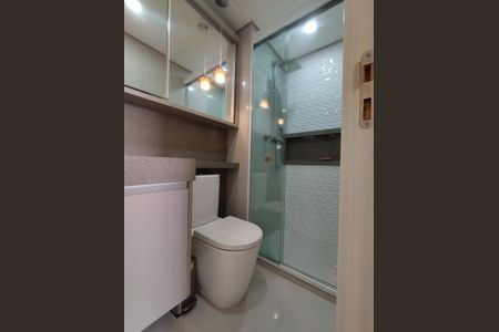 Apartamento à venda com 55m², 2 quartos e 2 vagas Apartamento à venda com 55m², 2 quartos e 2 vagasBanheiro da Suíte