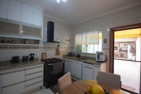 Casa à venda com 143m², 3 quartos e 2 vagas Casa à venda com 143m², 3 quartos e 2 vagasCozinha