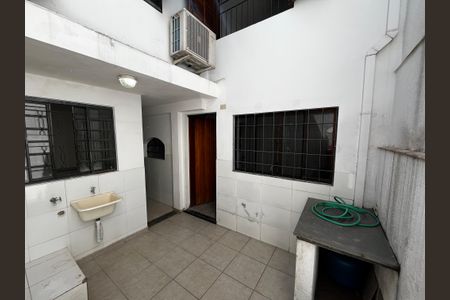Casa à venda com 240m², 3 quartos e 2 vagasQuintal