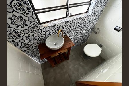 Casa à venda com 240m², 3 quartos e 2 vagasLavabo