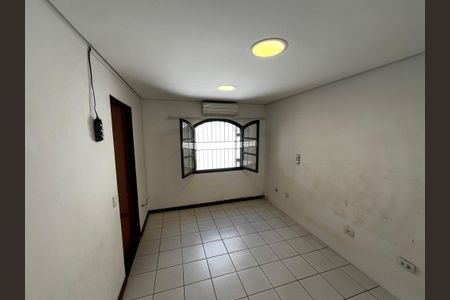 Casa à venda com 240m², 3 quartos e 2 vagas Suíte