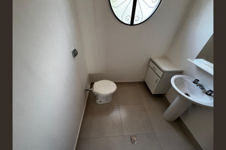 Casa à venda com 240m², 3 quartos e 2 vagasBanheiro