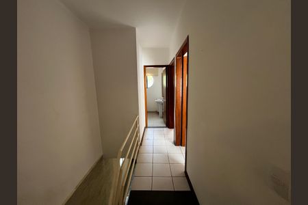 Casa à venda com 240m², 3 quartos e 2 vagasCorredor