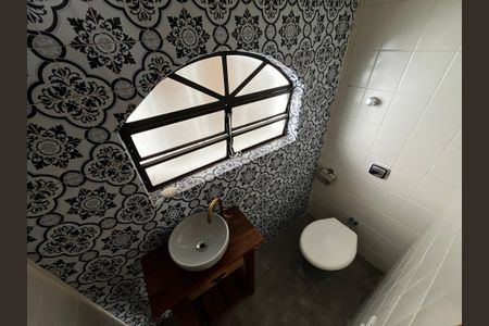 Casa à venda com 240m², 3 quartos e 2 vagasLavabo