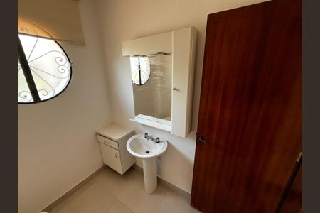 Casa à venda com 240m², 3 quartos e 2 vagasBanheiro