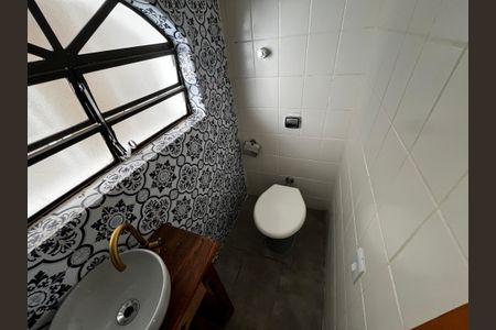 Casa à venda com 240m², 3 quartos e 2 vagasLavabo