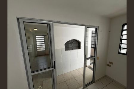 Casa à venda com 240m², 3 quartos e 2 vagasLavanderia