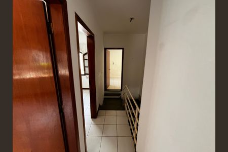 Casa à venda com 240m², 3 quartos e 2 vagasCorredor