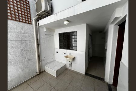 Casa à venda com 240m², 3 quartos e 2 vagasQuintal