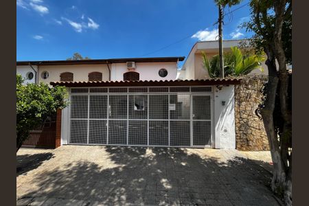 Casa à venda com 240m², 3 quartos e 2 vagasFachada