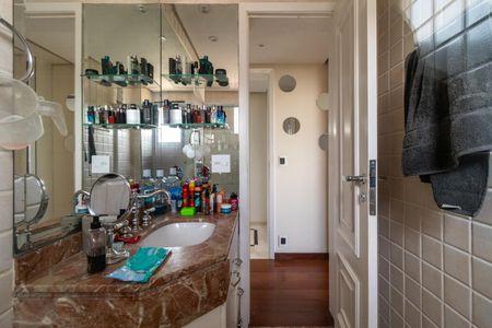 Apartamento à venda com 96m², 2 quartos e 2 vagasBanheiro da Suíte 2