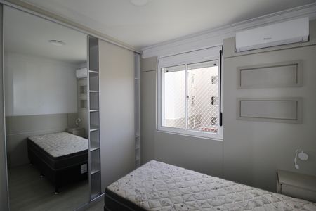 Quarto 1 de apartamento para alugar com 2 quartos, 59m² em Humaitá, Porto Alegre