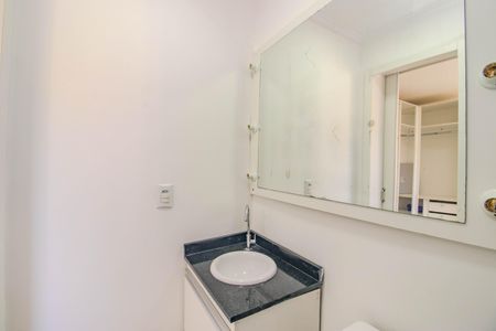 Casa de condomínio à venda com 103m², 2 quartos e 1 vaga Casa de condomínio à venda com 103m², 2 quartos e 1 vagaBanheiro da Suíte 2